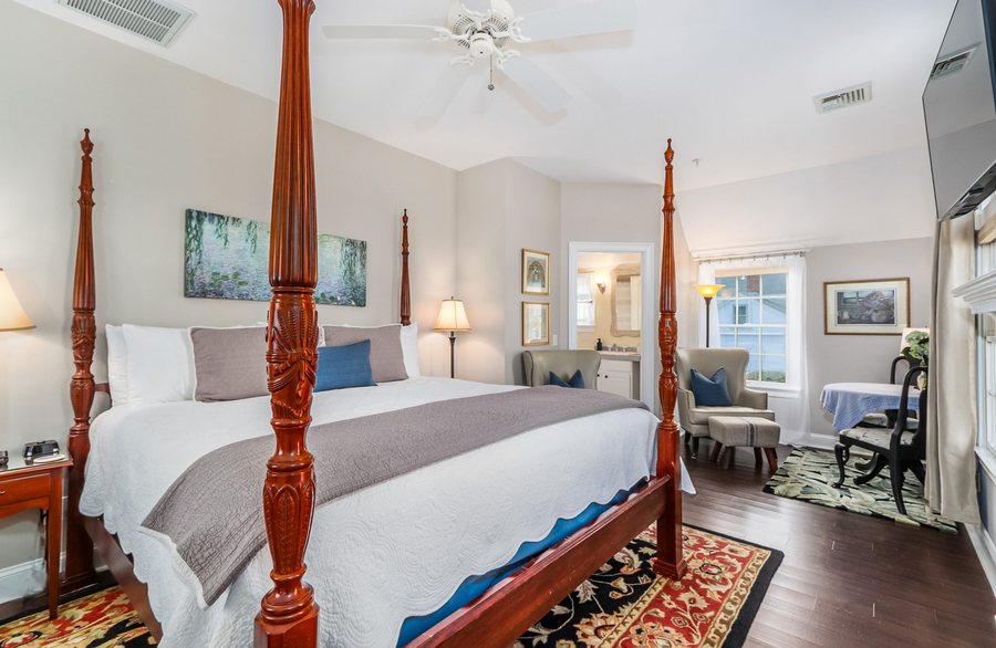 Shady Knoll Campground — Guest room