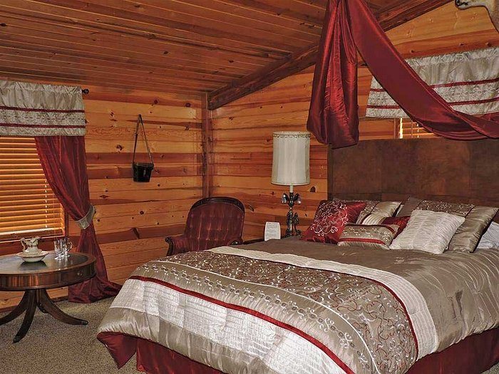 Shady Oaks Campground RVs and Cabins — Guest room