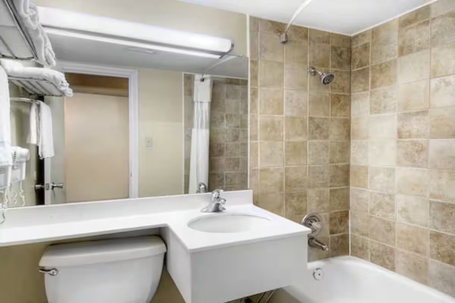 Shalimar Hotel of Las Vegas Las Vegas Nevada — Bathroom
