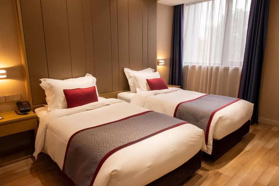 Shanghai Deco Hotel — Guest room