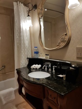Shanghai Disneyland Hotel — Bathroom