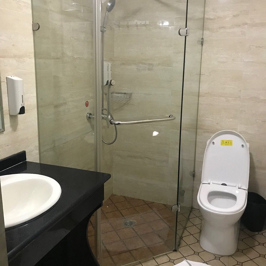 Shanghai Fish Inn Bund — Bathroom