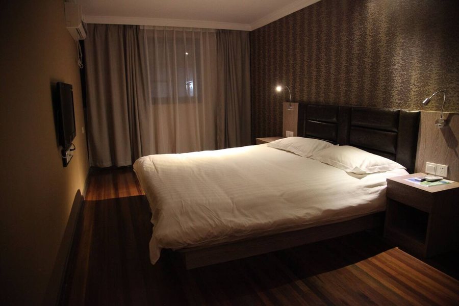 Shanghai Fish Inn Bund — Guest room