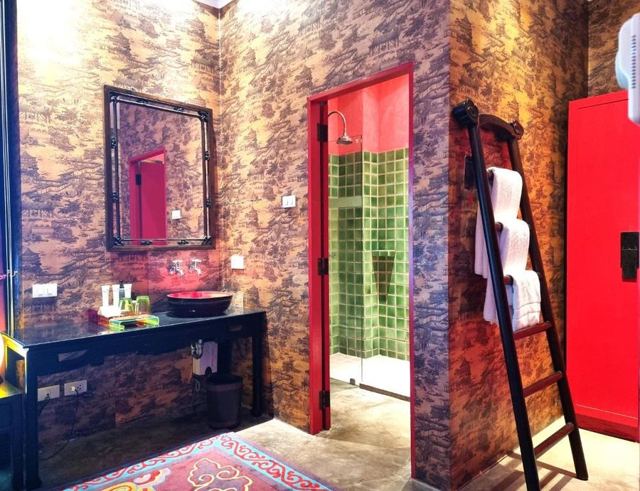 Shanghai Mansion Bangkok — Bathroom