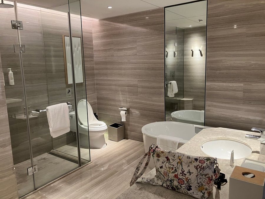 Shanghai Marriott Hotel Kangqiao — Bathroom