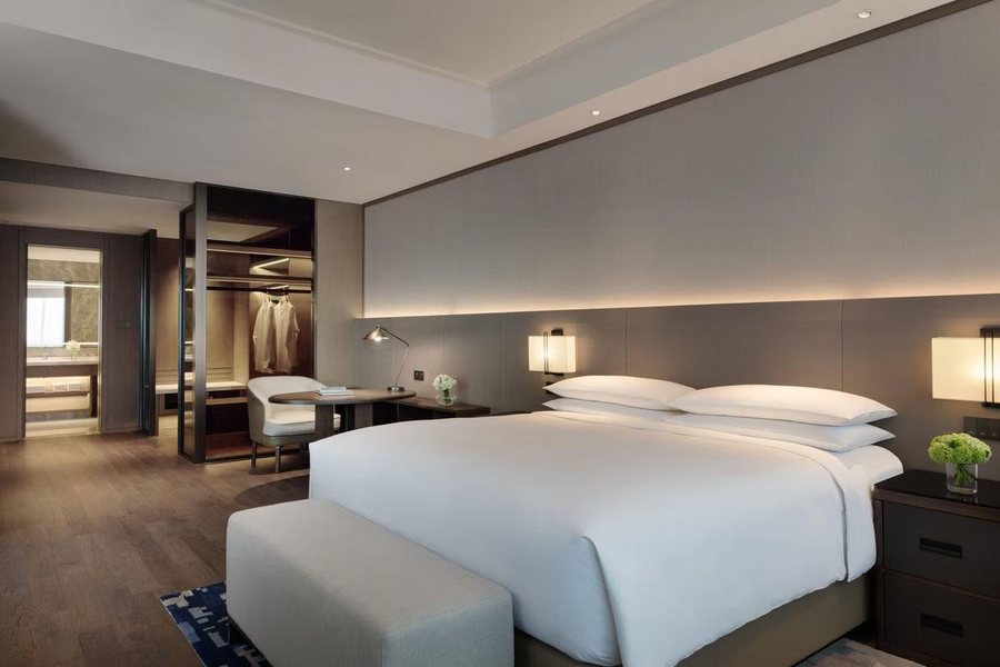 Shanghai Marriott Hotel Pudong East — Guest room