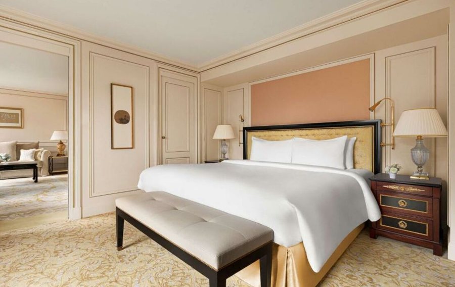 Shangri La Paris — Guest room