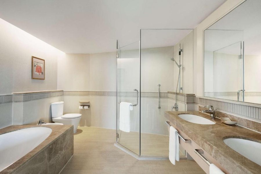 Shangri La Rasa Sentosa Singapore — Bathroom