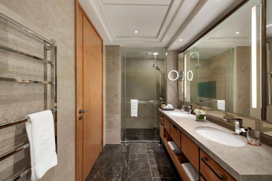Shangri La The Shard London — Bathroom