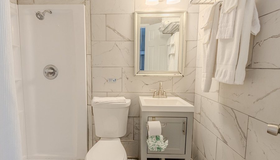 Shark Reef Resort — Bathroom