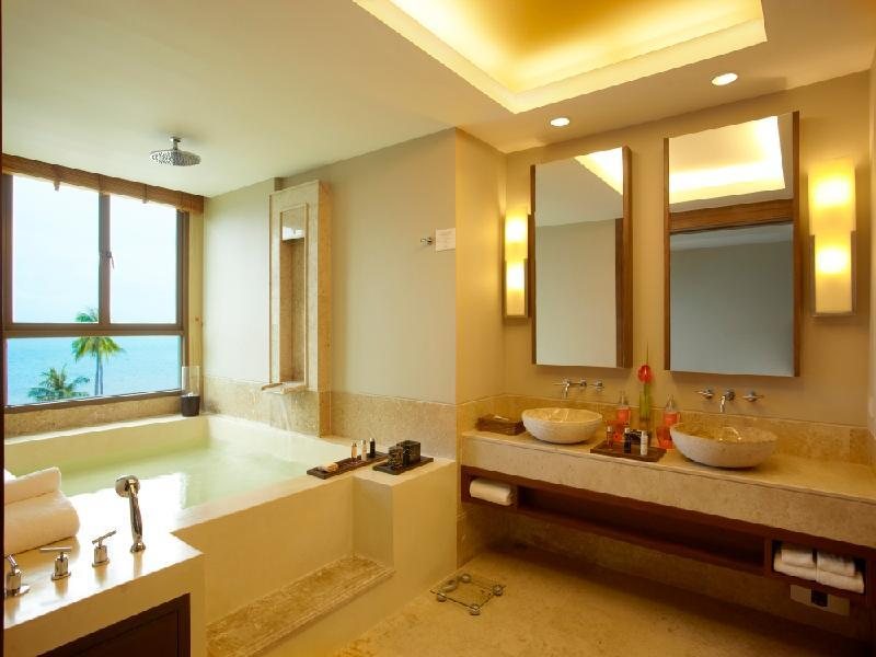 Shasa Resort Residences Koh Samui — Bathroom