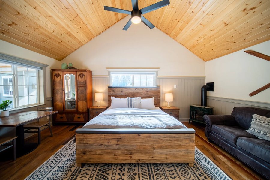 Shasta View Lodge — Guest room