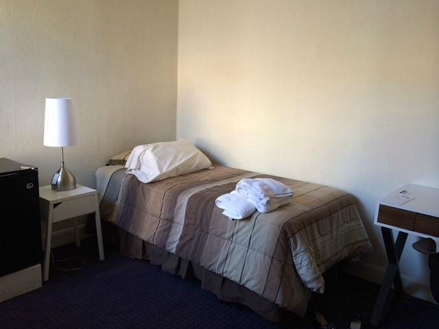 Sheldon Hotel — Guest room