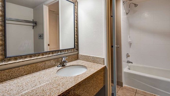 Sheldon St Lodge — Bathroom