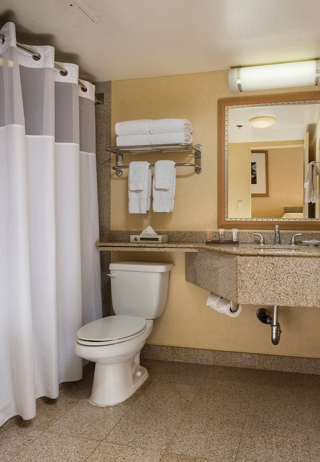 Shell Vacations Club Waikiki Marina Resort at the Ilikai — Bathroom