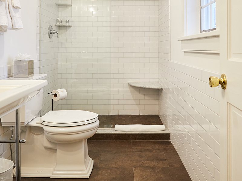 Shelter Harbor Inn — Bathroom
