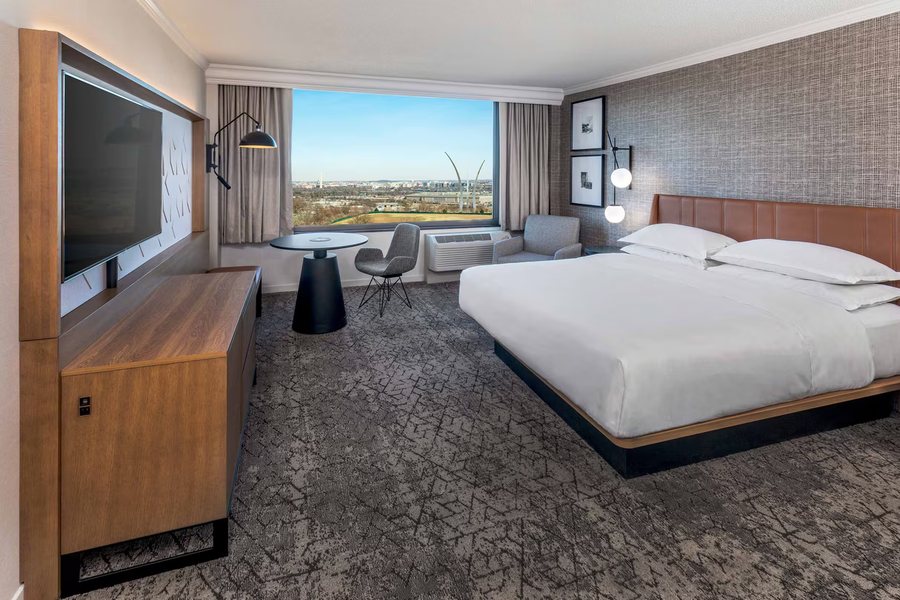 Sheraton Arlington Hotel — Guest room