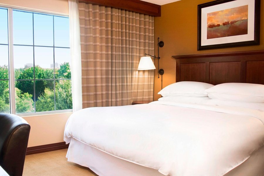 Sheraton Atlanta Perimeter North Hotel — Guest room