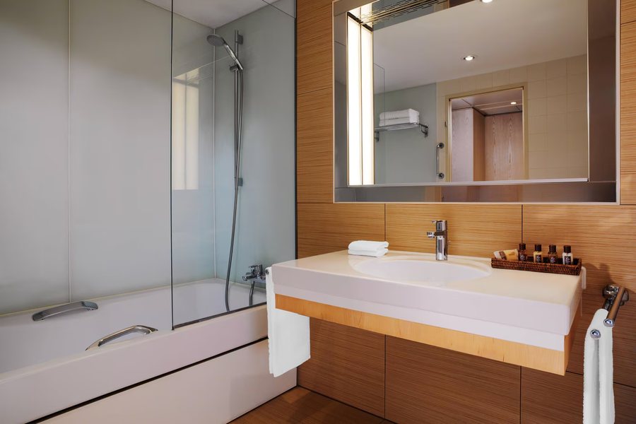 Sheraton Berlin Grand Hotel Esplanade — Bathroom
