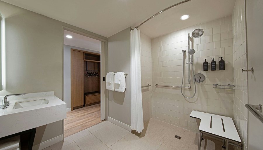 Sheraton Birmingham Hotel — Bathroom