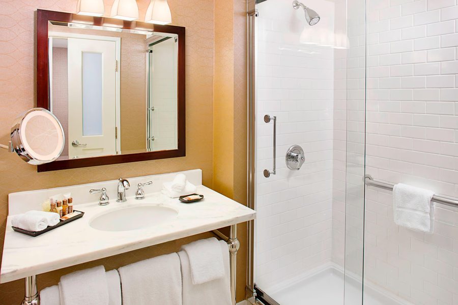 Sheraton Chapel Hill Hotel — Bathroom