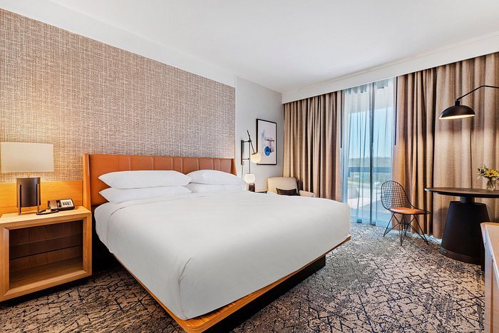 Sheraton Chapel Hill Hotel — Guest room