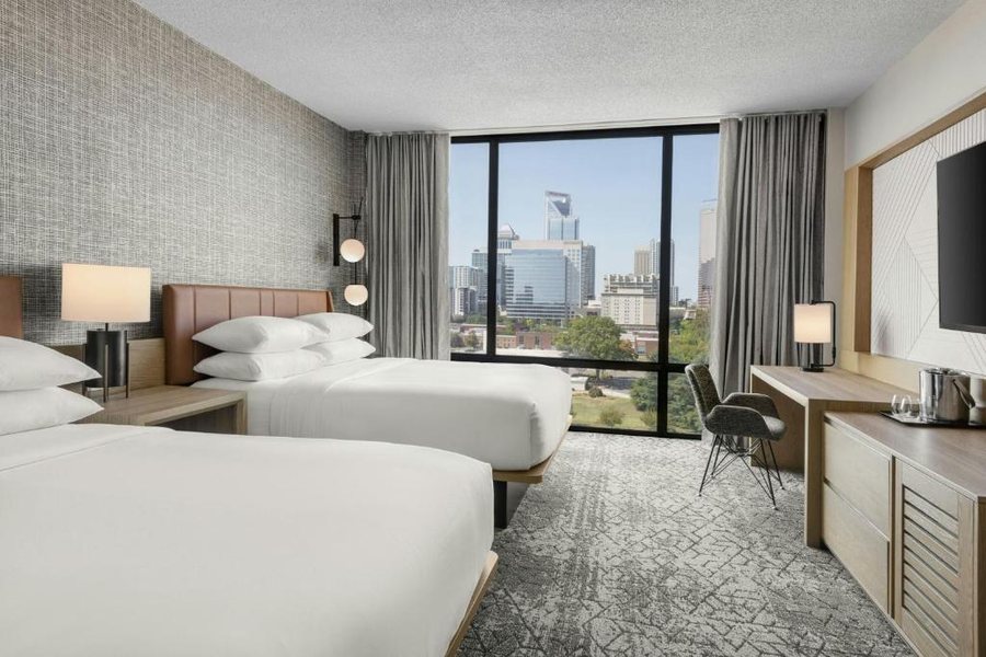 Sheraton Charlotte Airport Hotel — Guest room