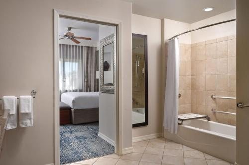 Sheraton Desert Oasis Villas Scottsdale — Bathroom