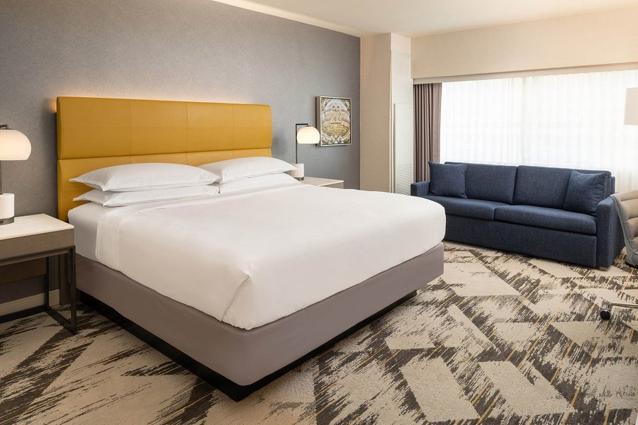 Sheraton Detroit Novi Hotel — Guest room