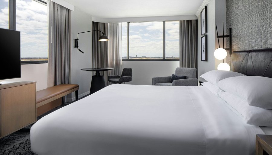 Sheraton DFW Airport Hotel — Guest room