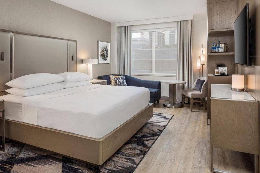 Sheraton Duluth Hotel — Guest room