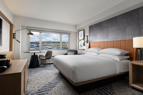 Sheraton Erie Bayfront Hotel — Guest room