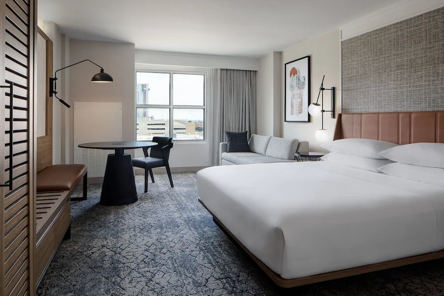 Sheraton Fort Worth Downtown Hotel — Guest room