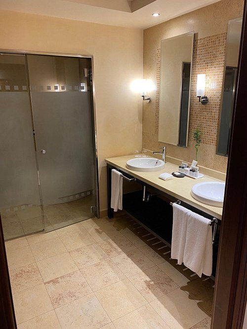 Sheraton Fuerteventura Beach Golf Spa Resort — Bathroom