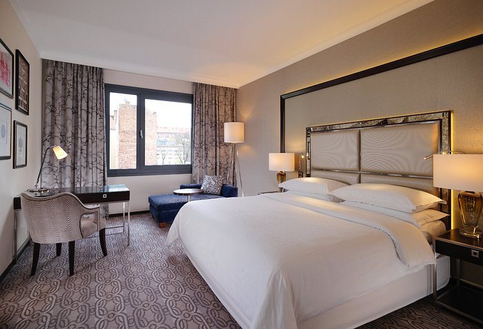 Sheraton Grand Krakow — Guest room
