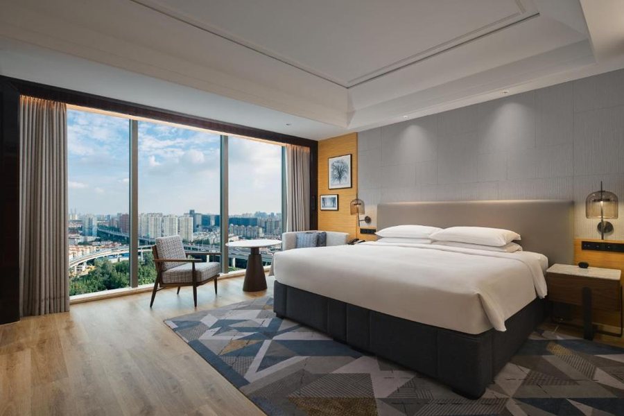 Sheraton Grand Shanghai Pudong Hotel Residences — Guest room