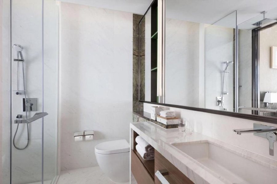 Sheraton Hong Kong Hotel Towers — Bathroom