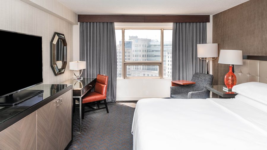Sheraton Indianapolis City Centre Hotel — Guest room