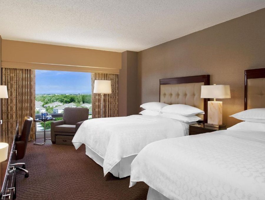 Sheraton Indianapolis Hotel at Keystone Crossing — Guest room