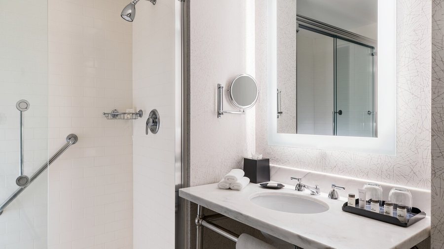 Sheraton Inner Harbor Hotel — Bathroom