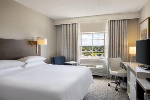 Sheraton Jacksonville Hotel — Guest room