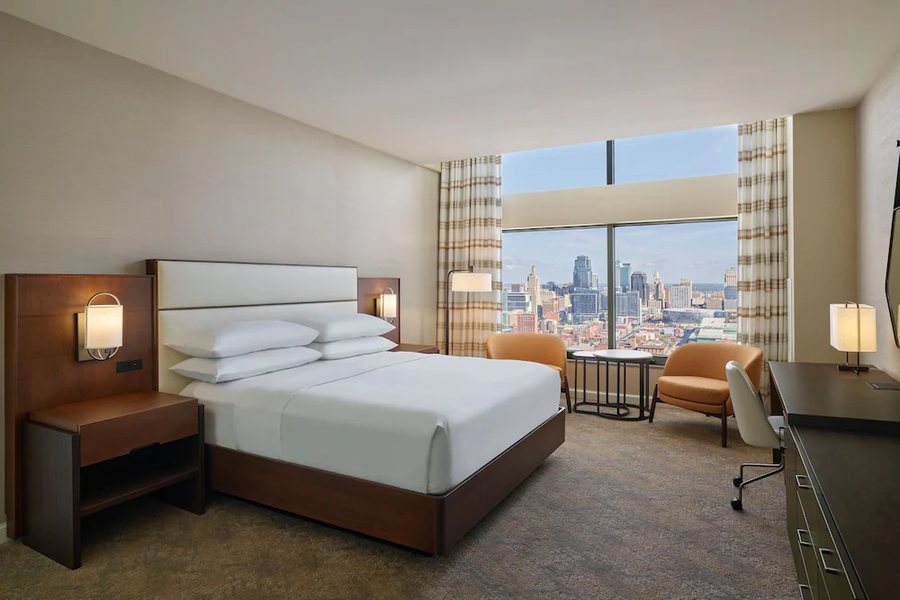 Sheraton Kansas City Hotel at Crown Center — Guest room