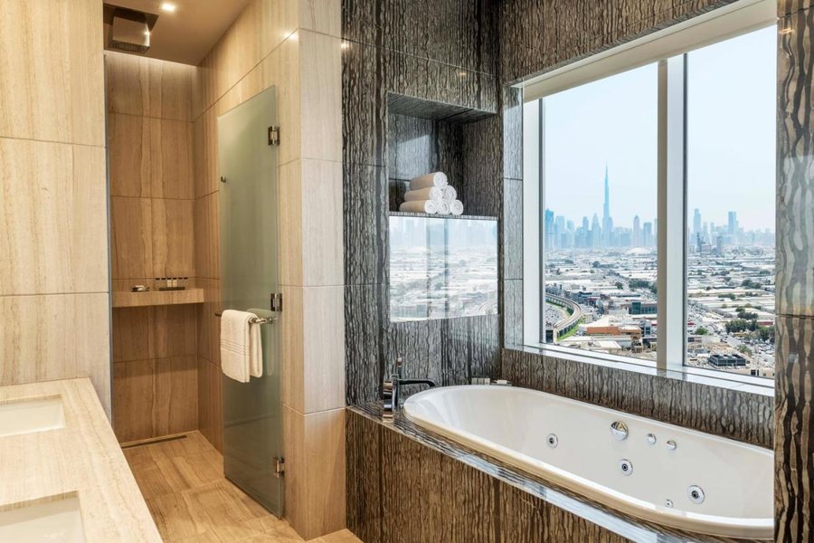 Sheraton Mall of the Emirates Hotel Dubai — Bathroom