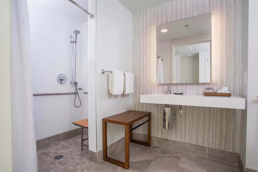 Sheraton Maui Resort Spa — Bathroom