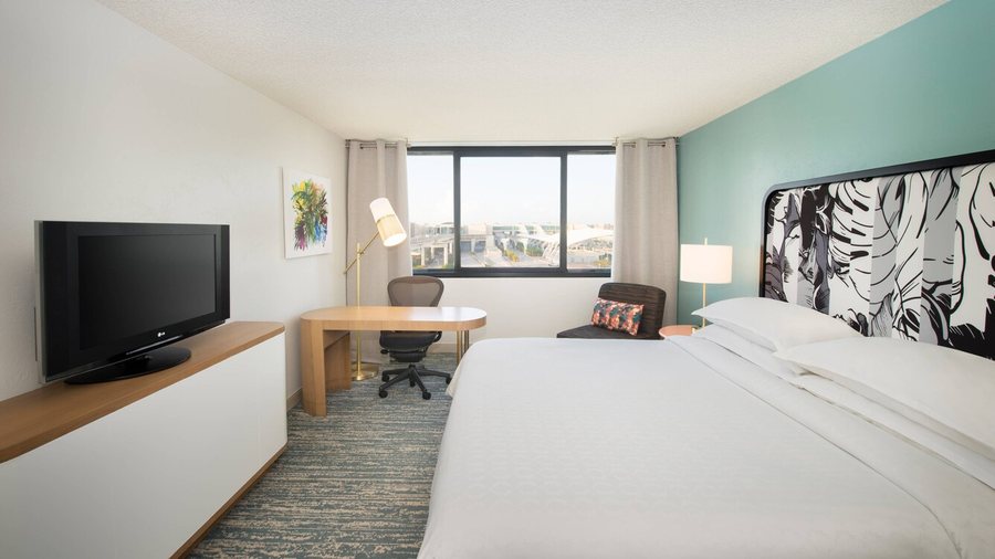 Sheraton Miami Airport Hotel Executive Meeting Center Miami Florida — Guest room