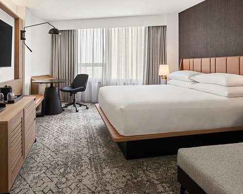 Sheraton Minneapolis Midtown Hotel — Guest room
