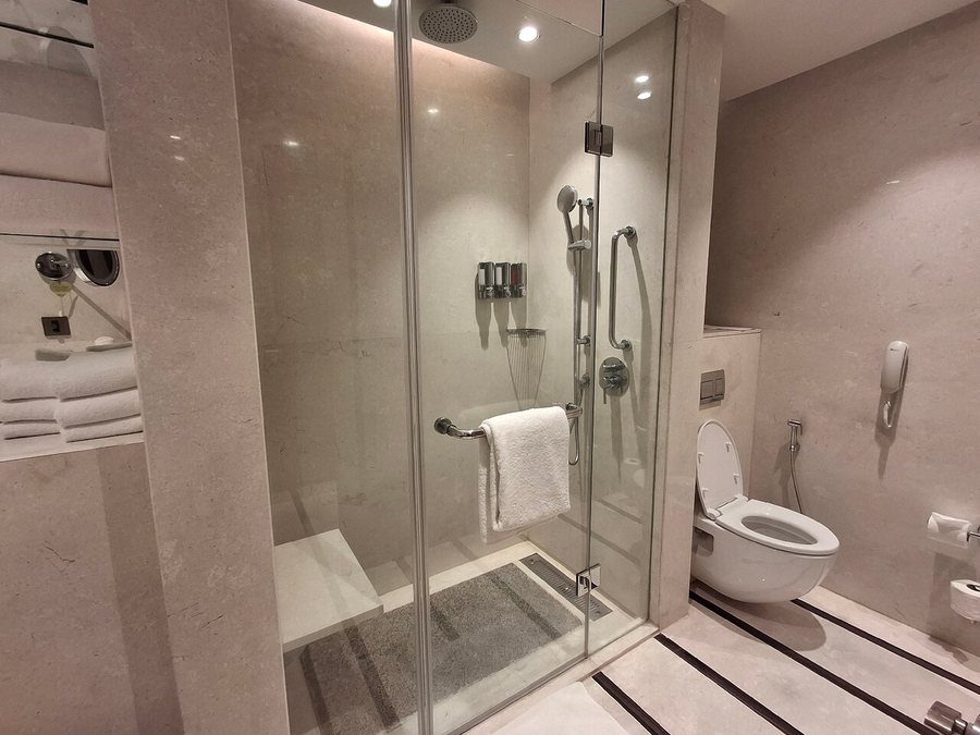 Sheraton New Delhi Hotel — Bathroom
