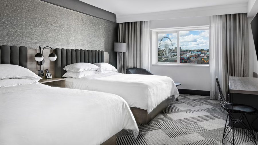 Sheraton Niagara Falls — Guest room