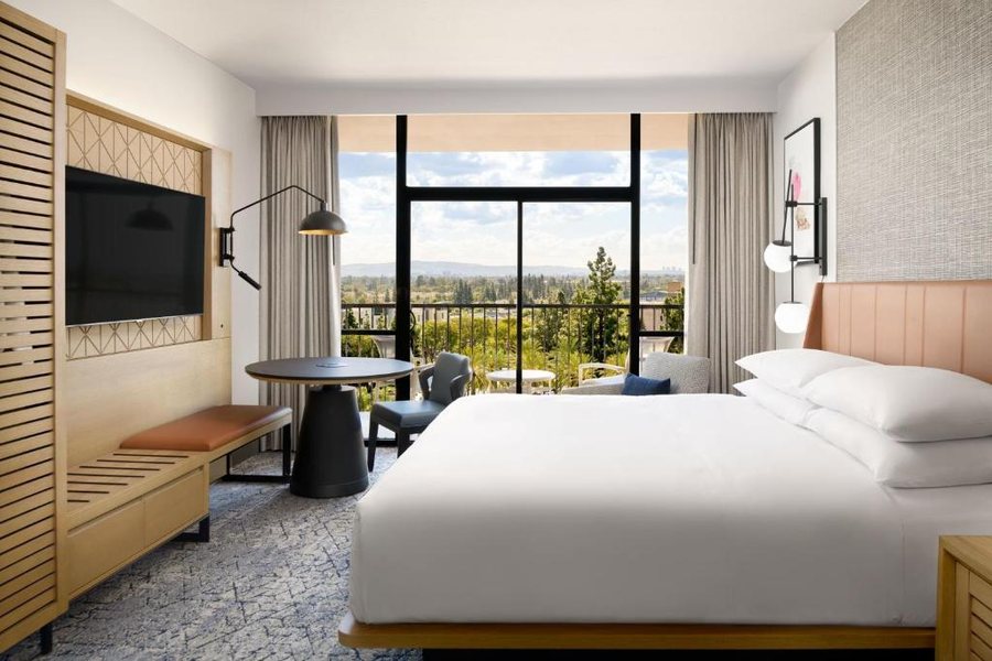 Sheraton Park Hotel At The Anaheim Resort — Guest room