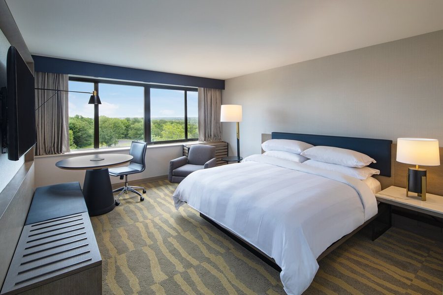 Sheraton Portland Airport Hotel — Guest room